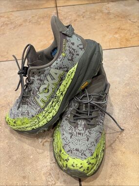 Hoka Speedgoat 6 GTX Vibram trail Running Shoes in Gray & Neon Green size 7.5 D